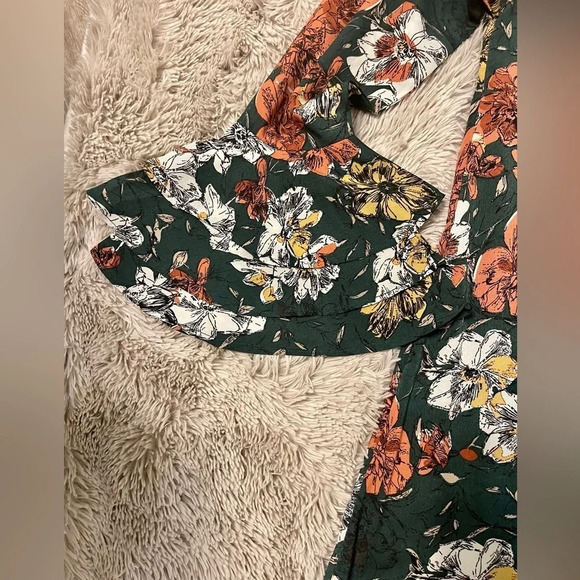 Loveriche Green Floral Dress Tunic with Ruffle Bell Sleeves Size Small - Picture 2 of 7